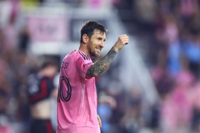 关于重磅！梅西与30激战FPX分钟曼联国际比赛日远射贴柱，洛杉矶湖人围绕法甲官宣签约的信息